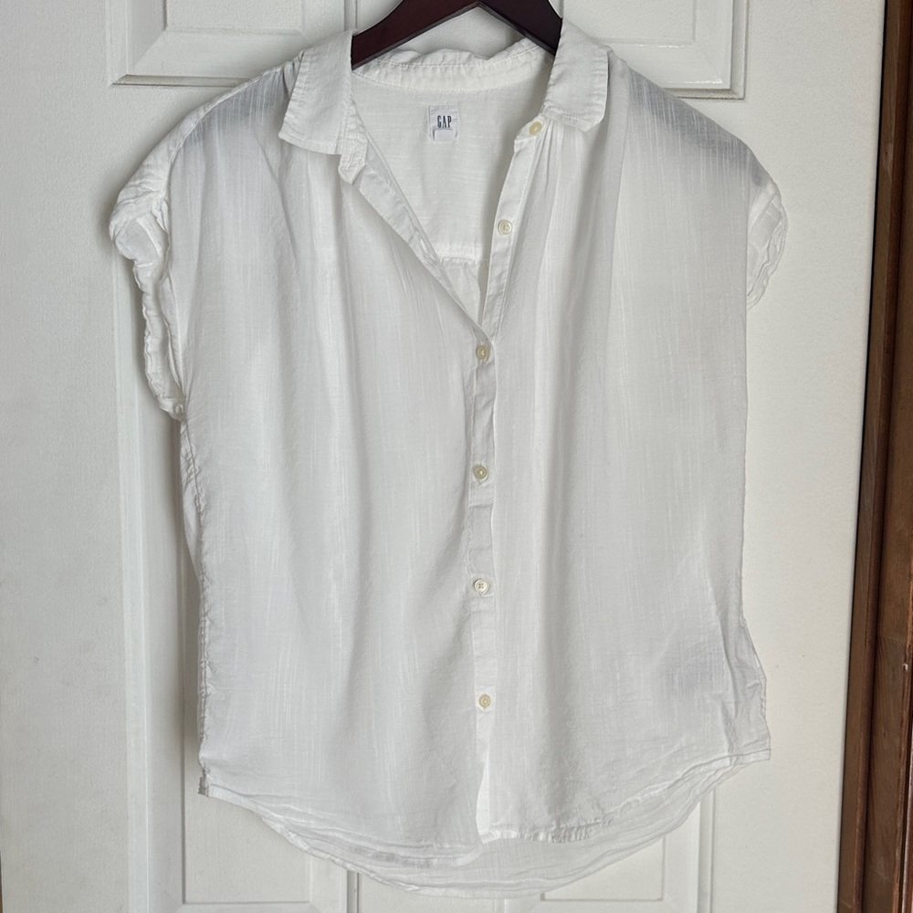 EUC GAP White Crinkle Gauze Short Sleeved Button-Up Shirt Size XS